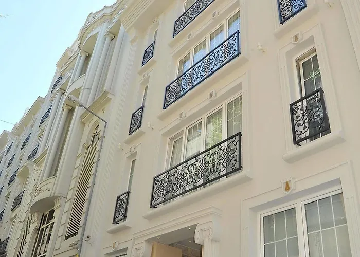 Ayna Hotel