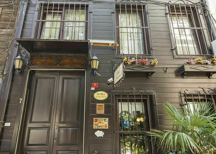 Naz Wooden House Inn