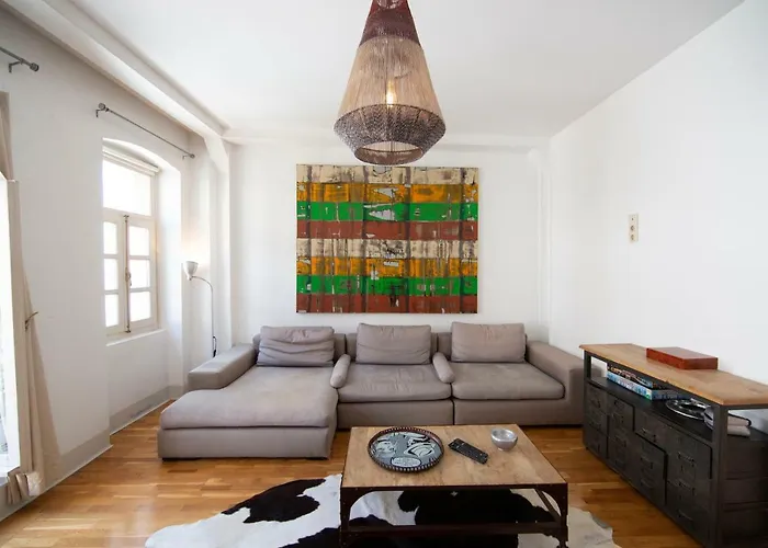 Chiconomy Suites