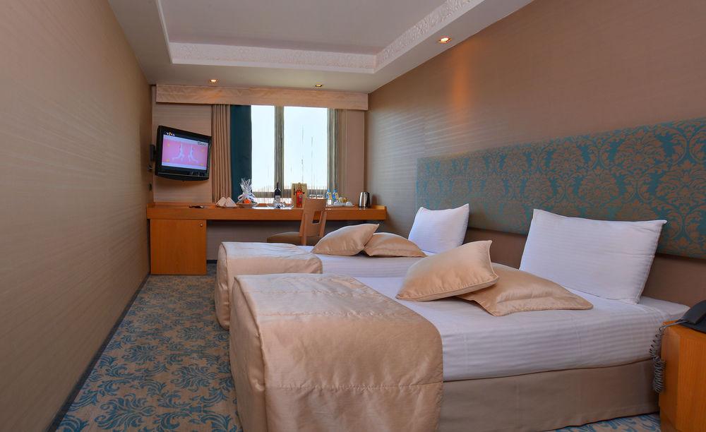 Hotel Pera Tulip & 4*