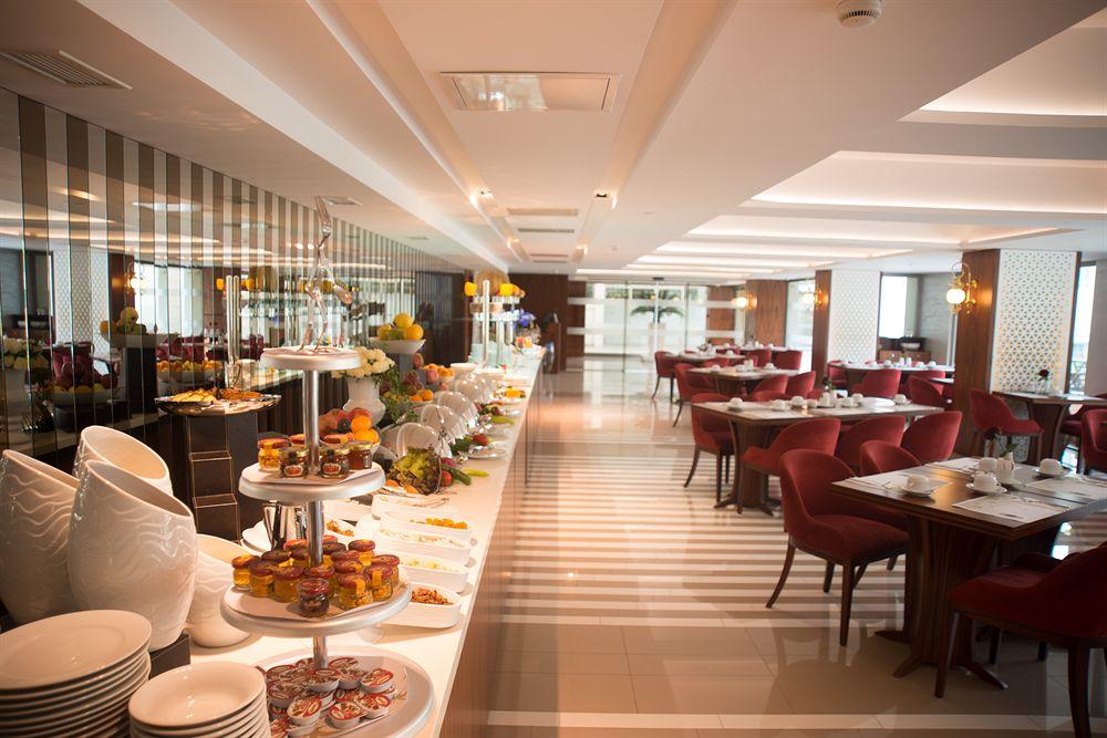 Hotel Vogue Supreme