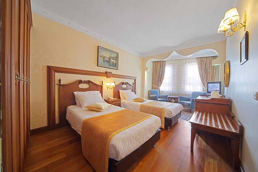 Azade Hotel 4*