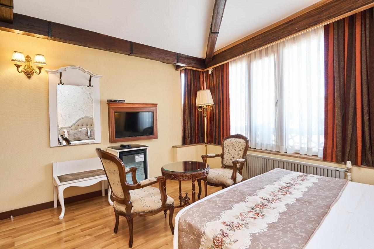 Hotel Western Empire Palace & 4*