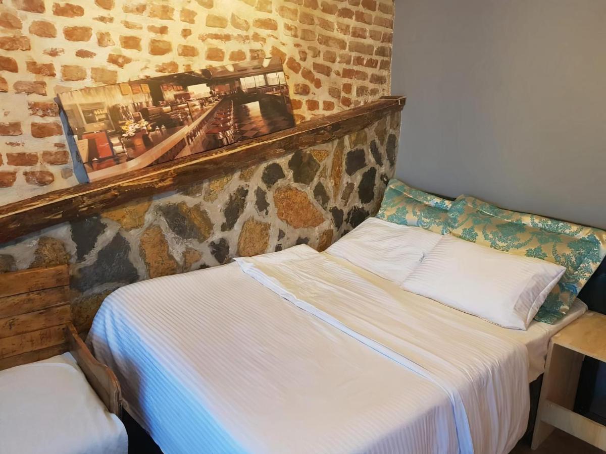 Little Ganj Suites Hotel