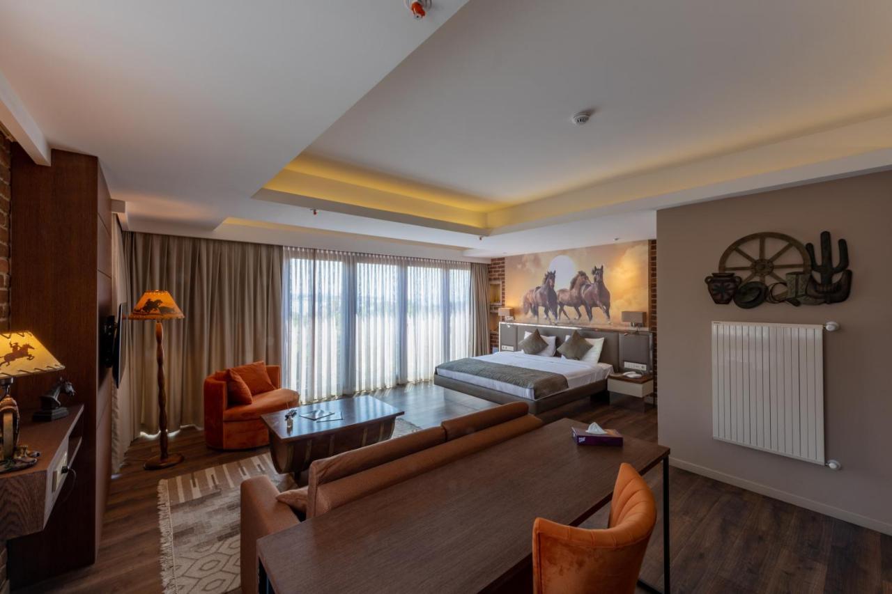 Riva's Moda Hotel
