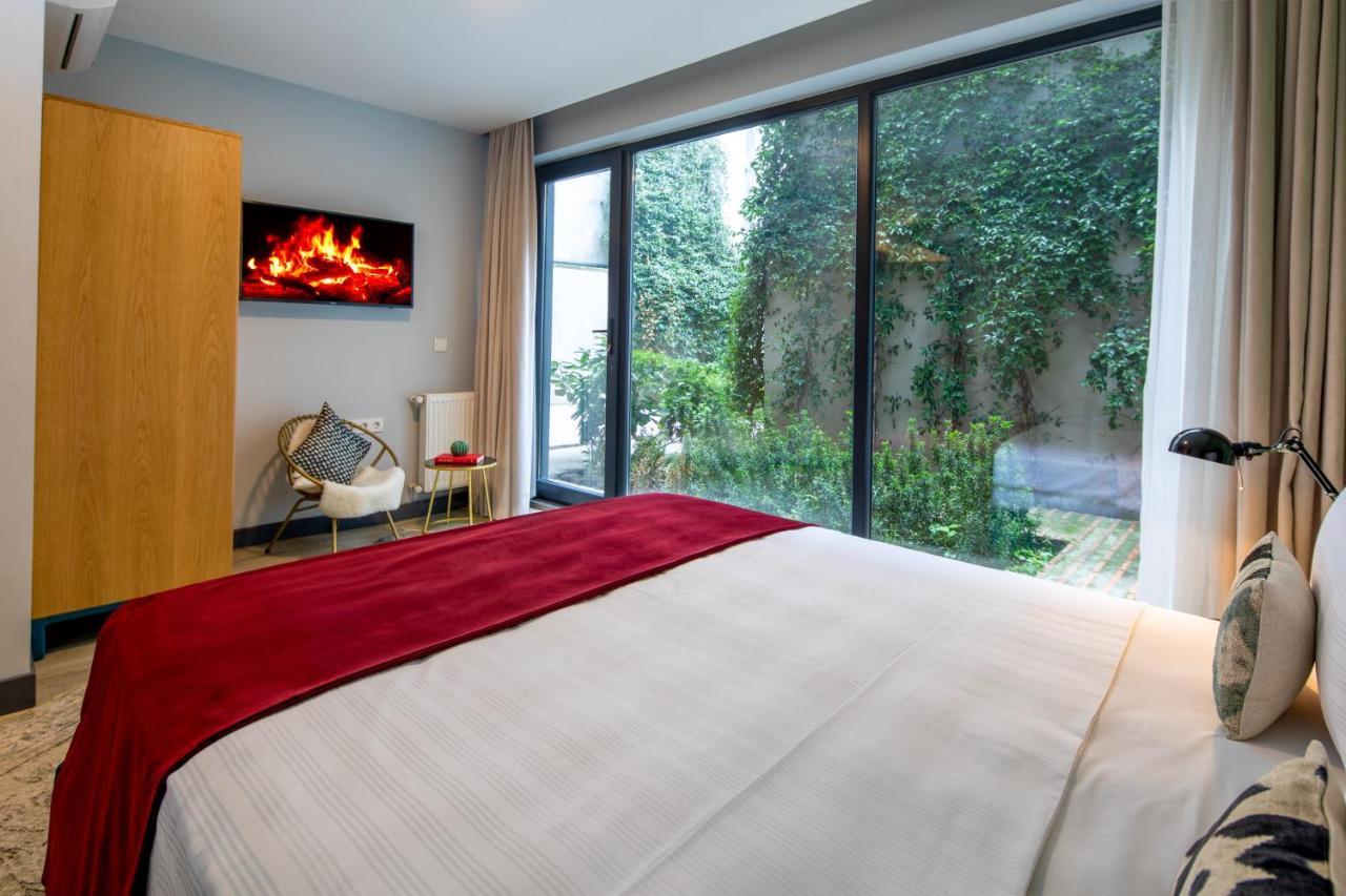 Parrot Hotel