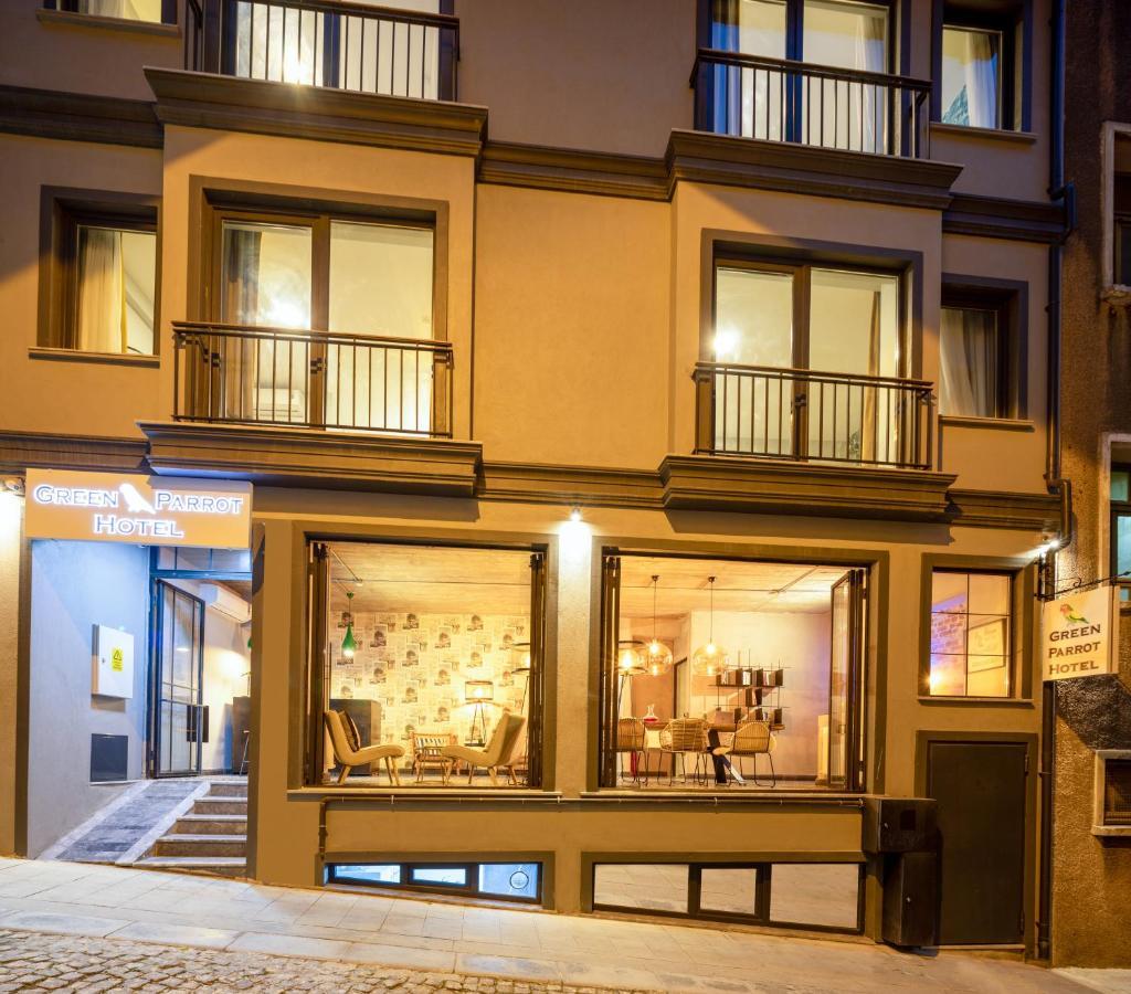 Parrot Hotel 2*