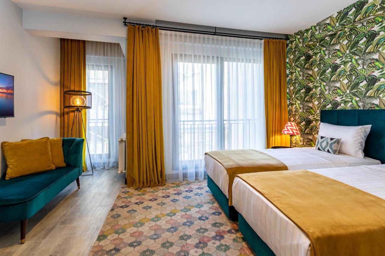 Parrot Hotel 2*