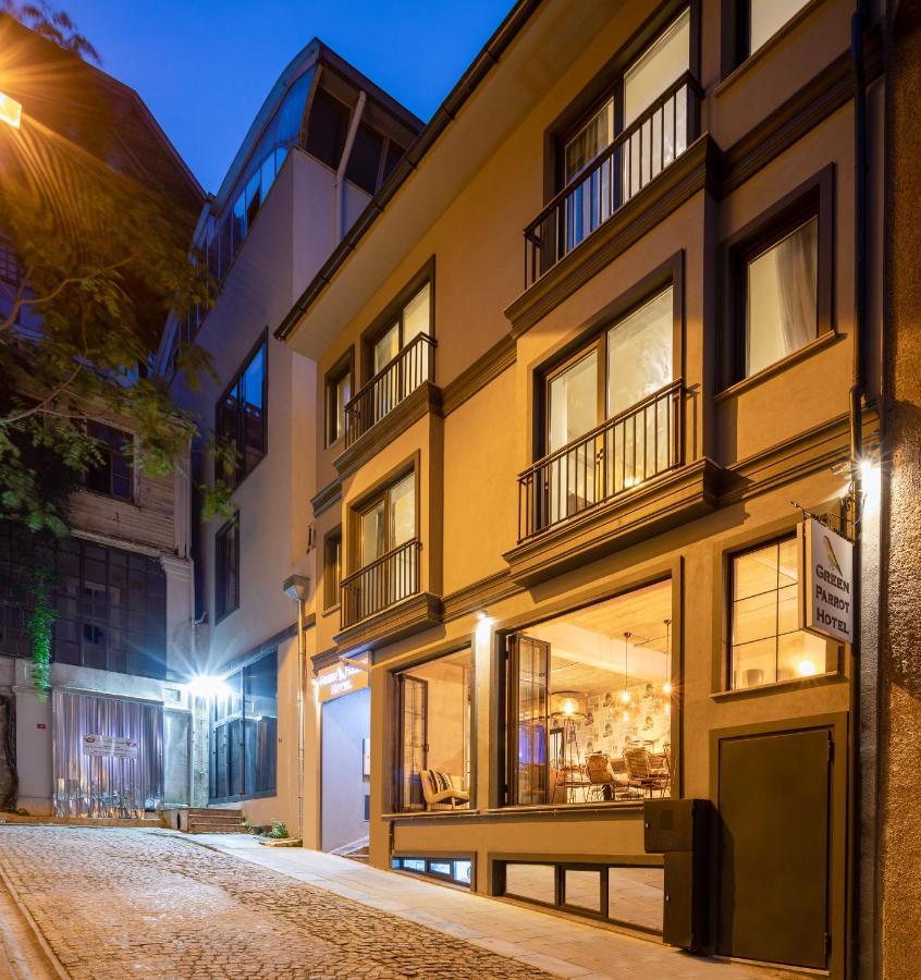 Parrot Hotel