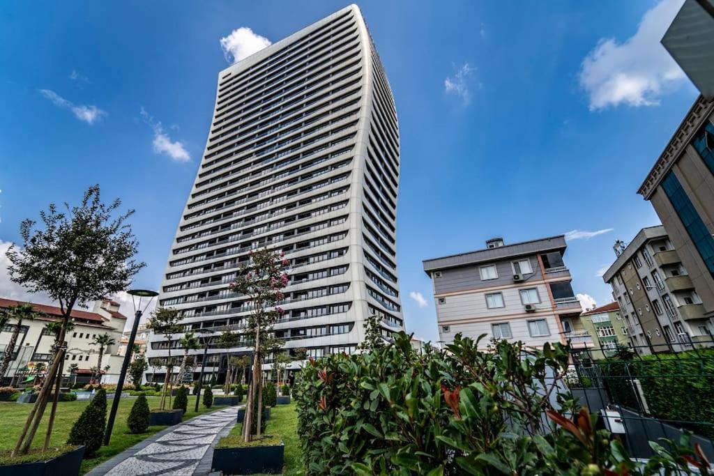 Apartment Allure Towers 77