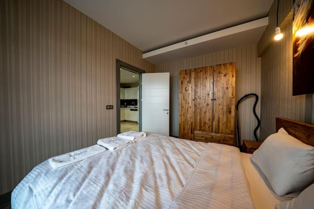 Apartment Allure Towers 77 *