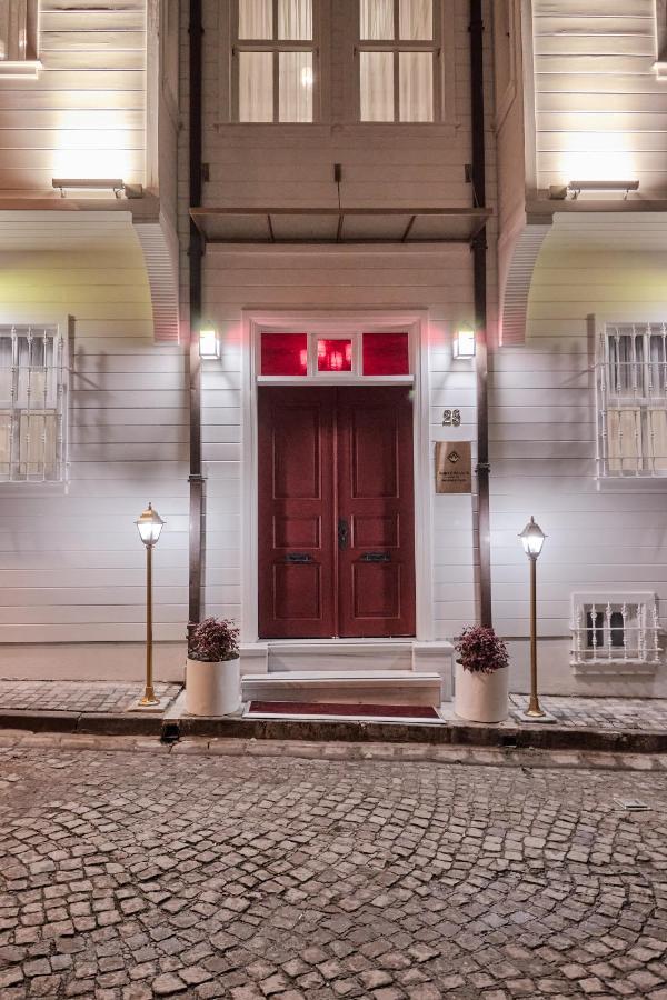 White Palace Old Boutique
