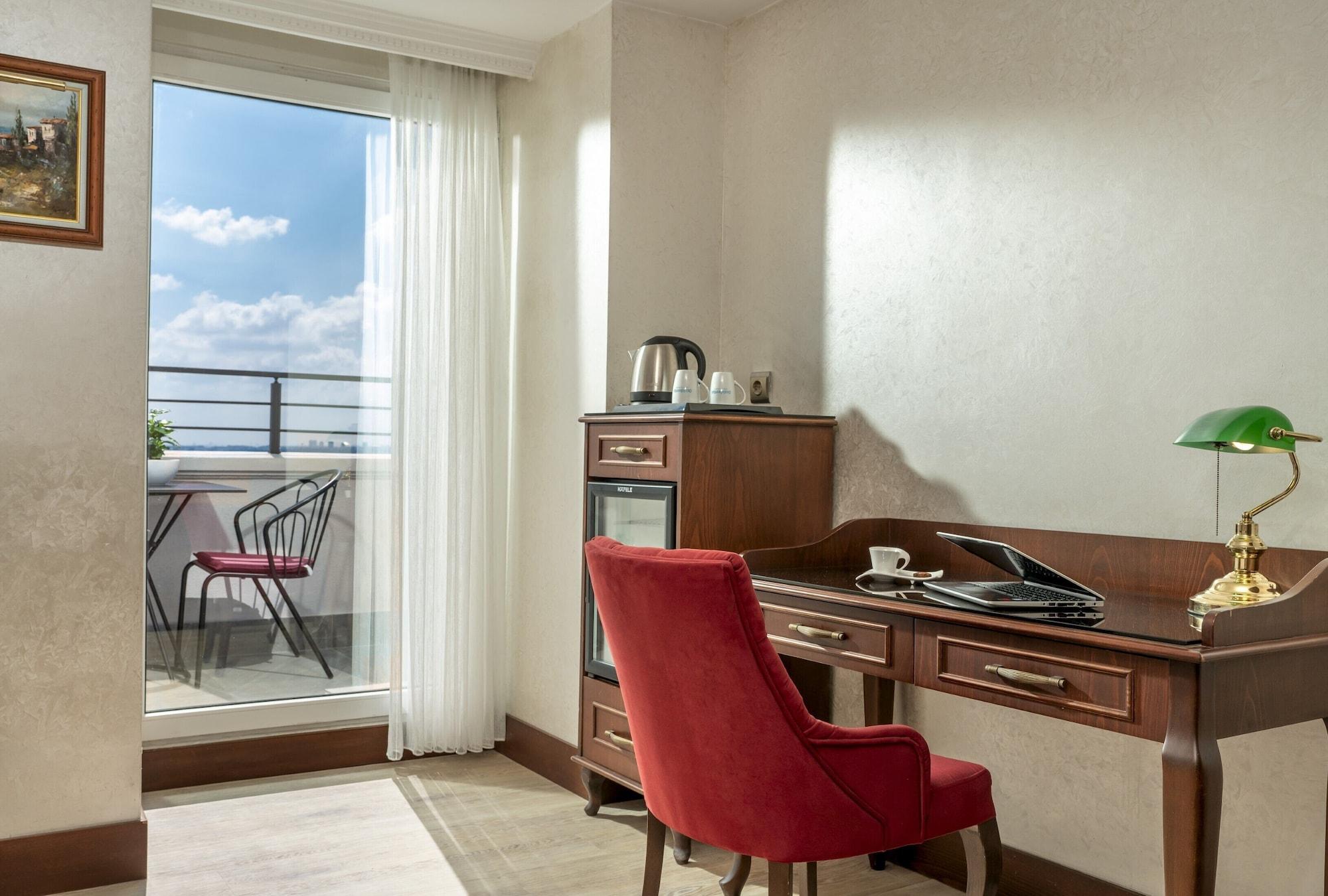Hotel Occidental Taksim 4*