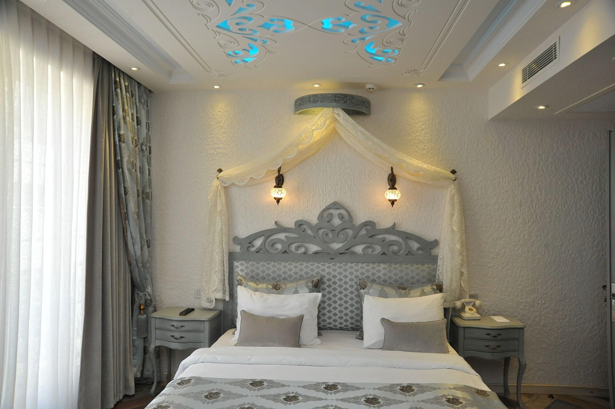Ayna Hotel