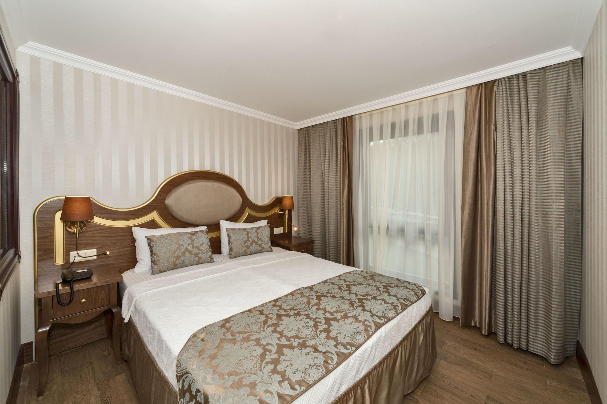Hotel The 4*