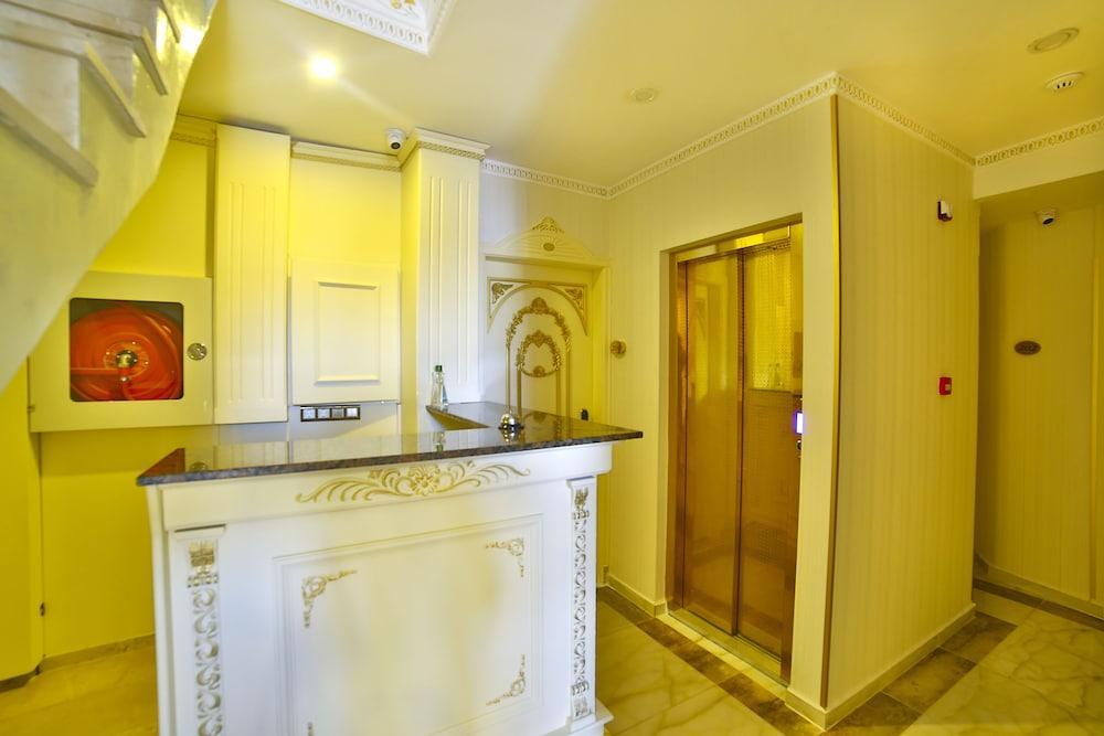 Nayla Palace Otel 2*
