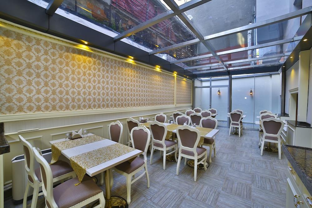 Nayla Palace 2*