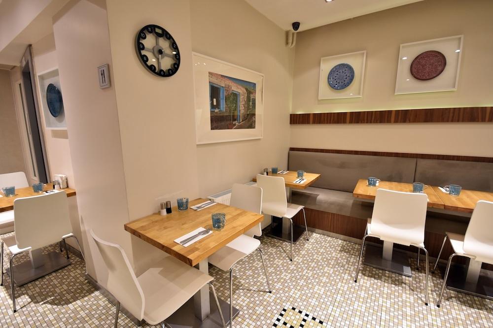 Elanaz Hotel