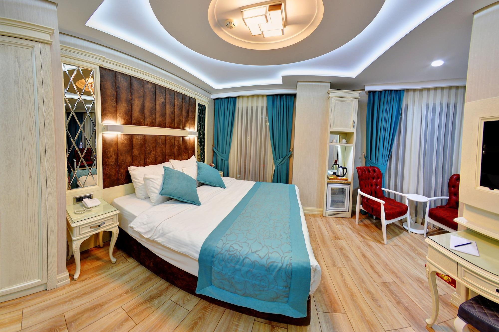 Novelty Hotel