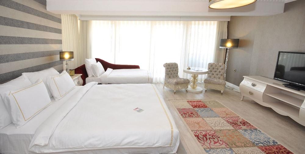 Hotel Nea Old 3*