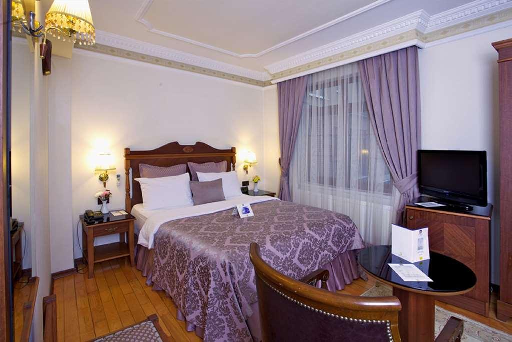 Western Empire Palace & 4*