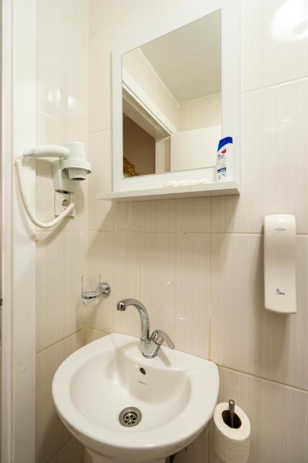 Blue Mosq- Three Storey Detached *