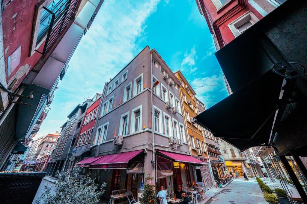 Classy Furnished Studio In The Heart Of Karakoy Apartment