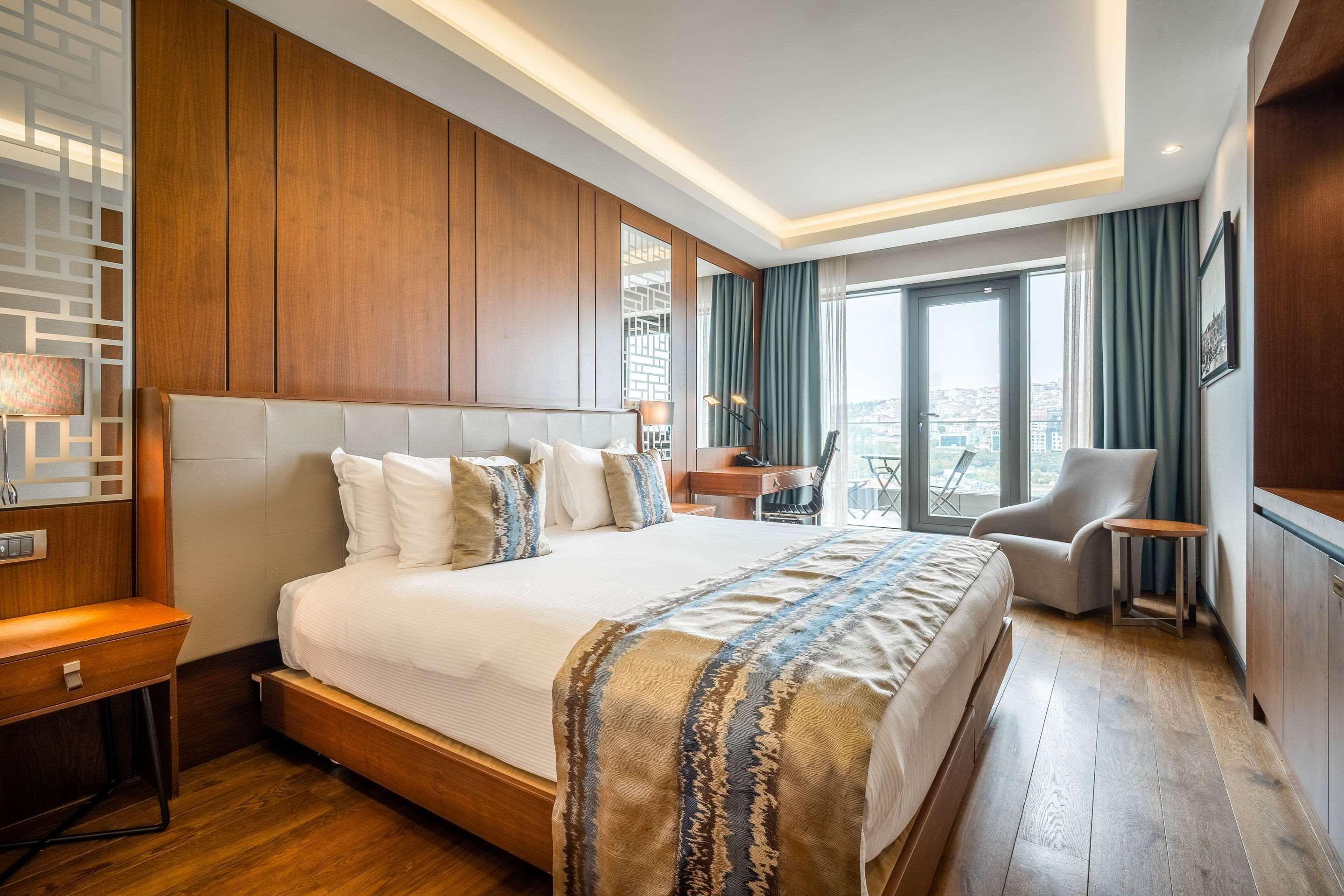 Clarion Golden Horn