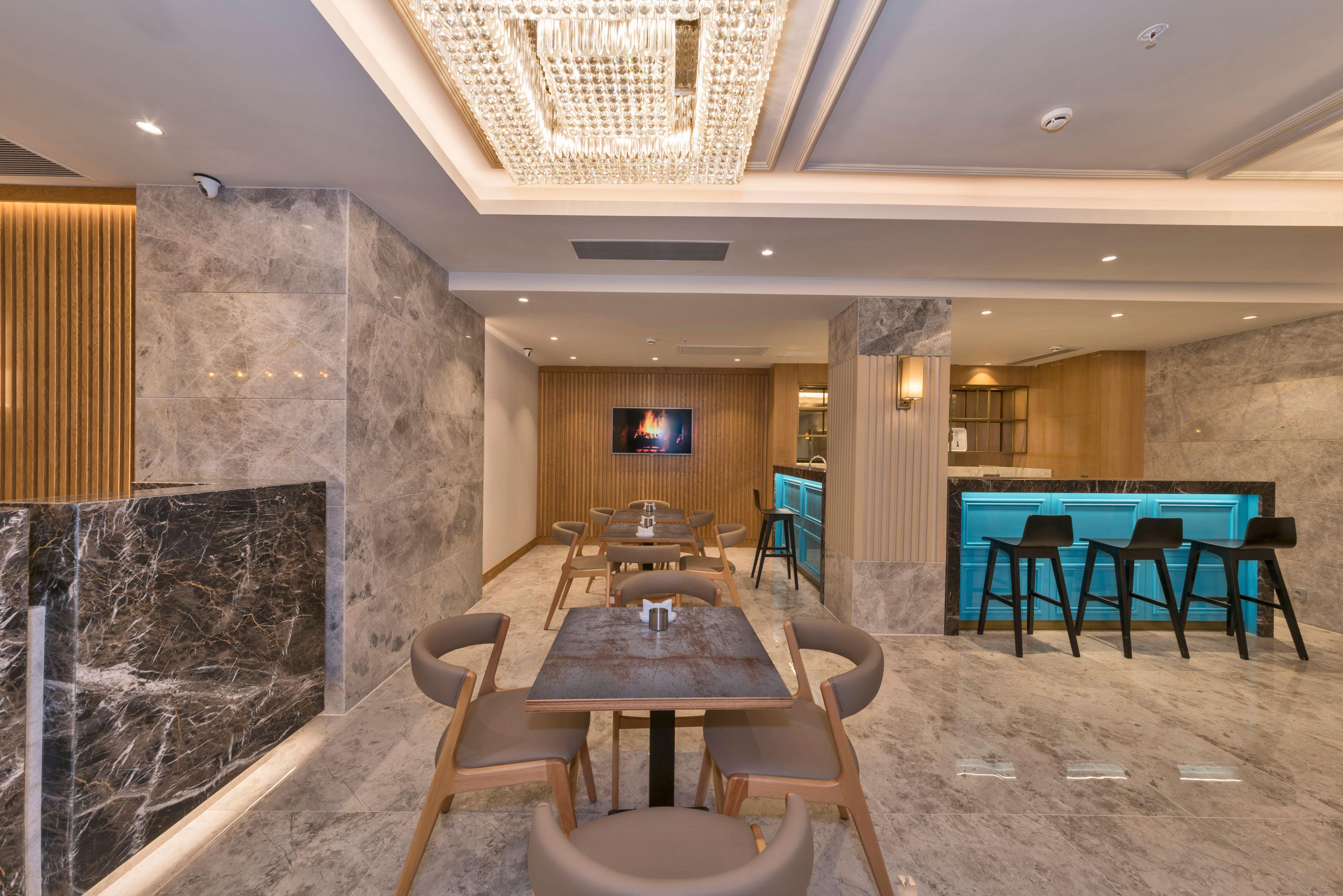 Hotel Golden Royal &