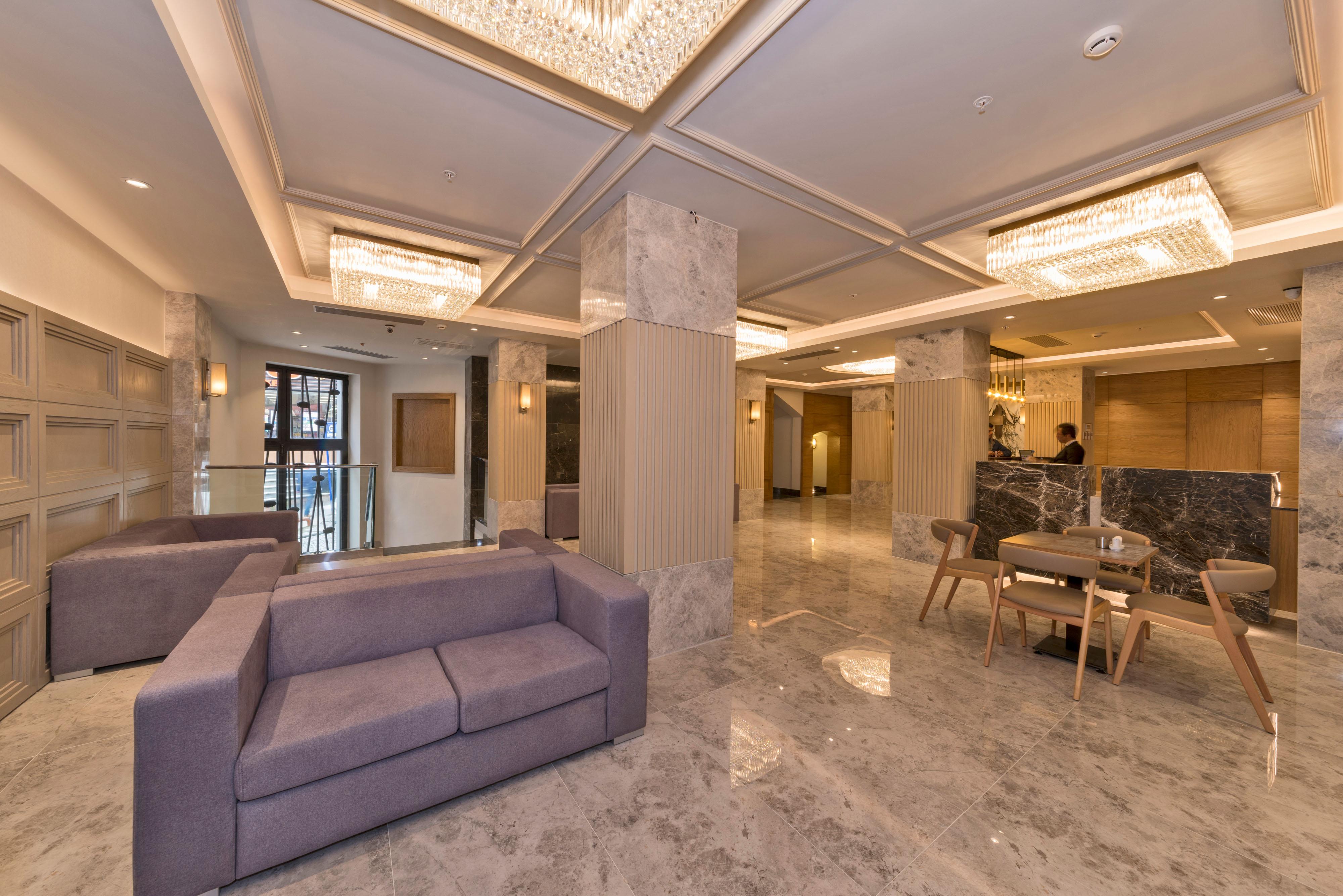Hotel Golden Royal &