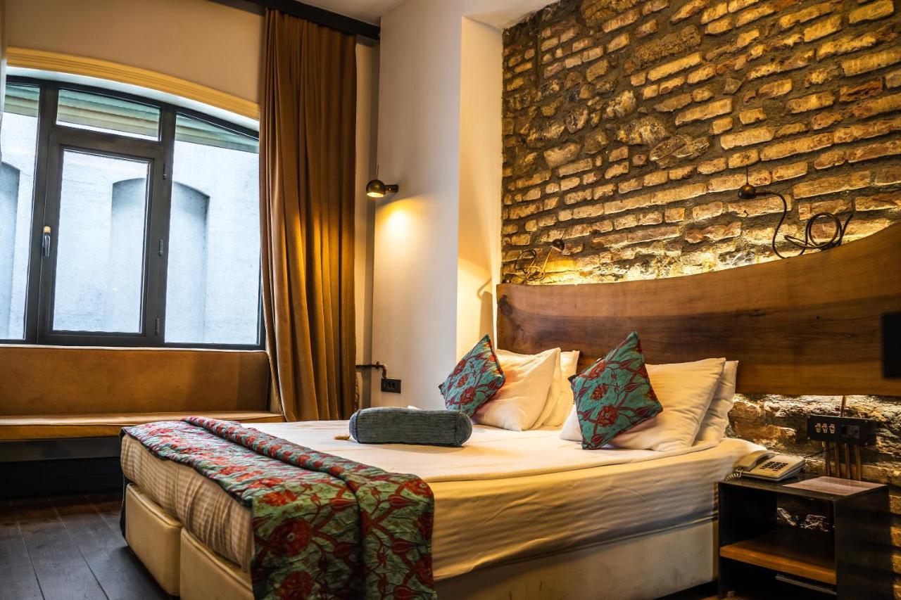 West Pera Hotel