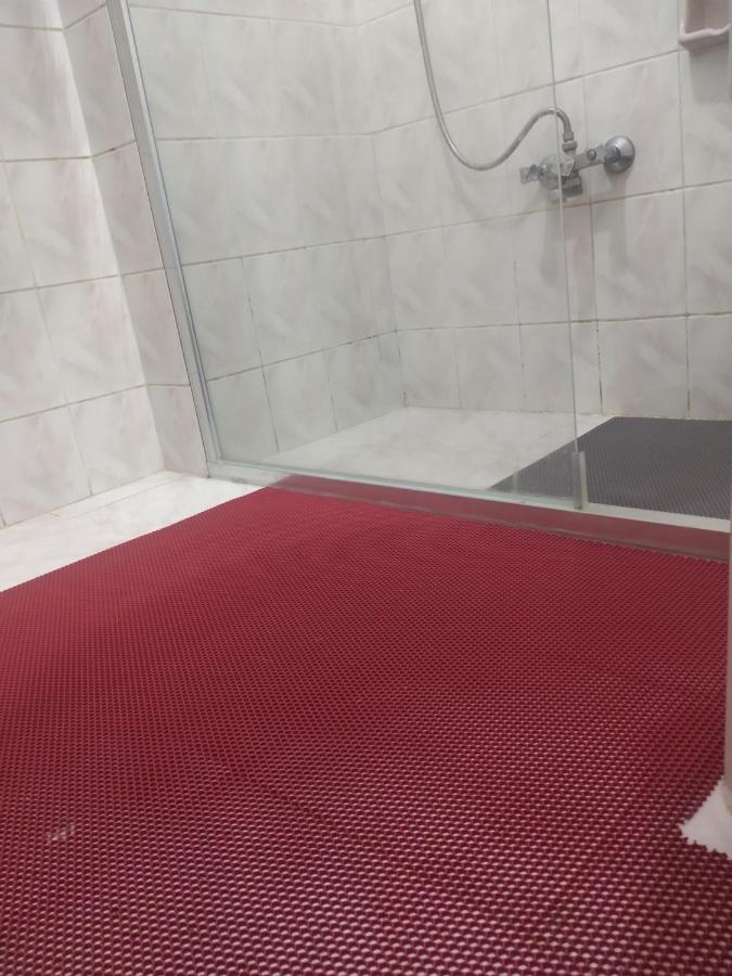 Feeling At In Center 5 Minutes Walk To The Atakoey Metro Station & Metrobus Privatunterkunft