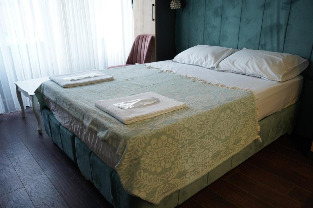 Middle Village Aparthotel