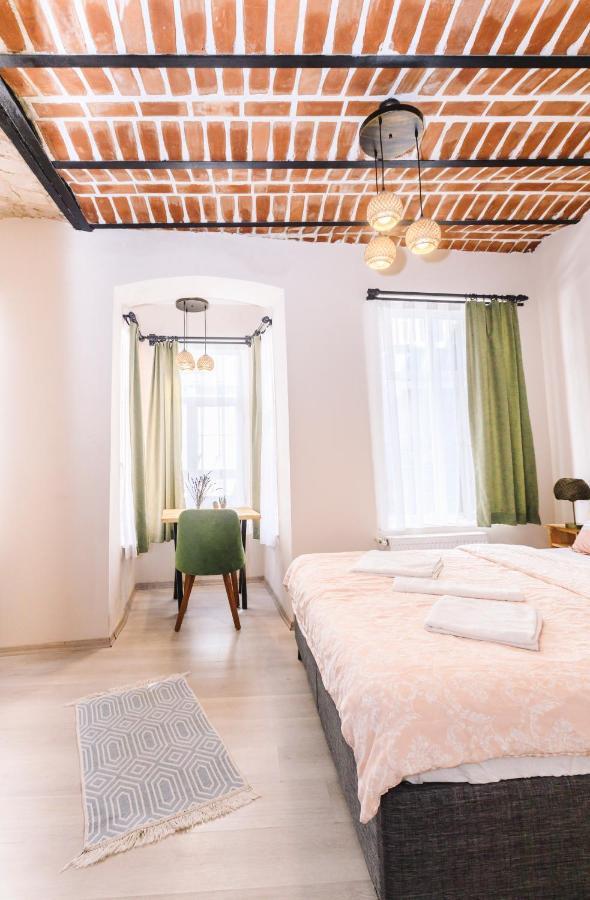 Turan33 Apartment *