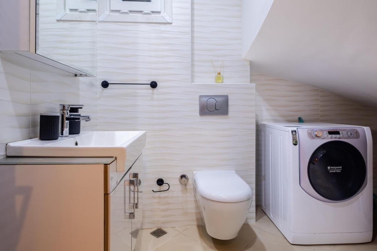 Sleek Flat Near Public Transportation In Maltepe Istanbul