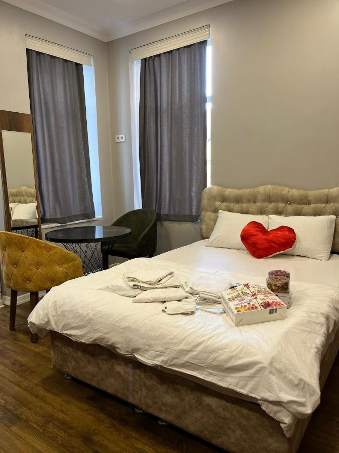 Moonlight Hotel *