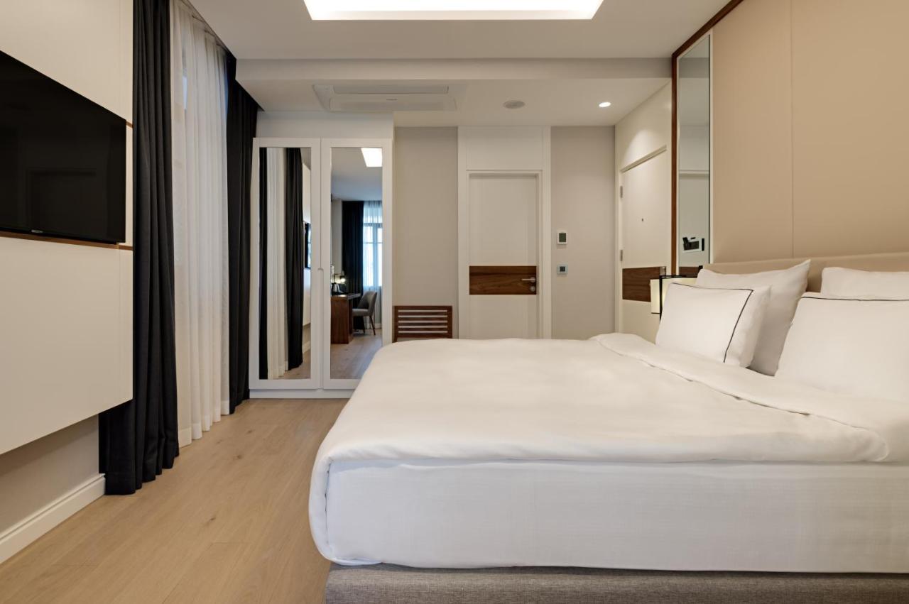 Hotel Gleam Collection