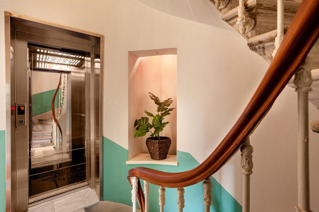 Lola Flats By Oval Aparthotel *