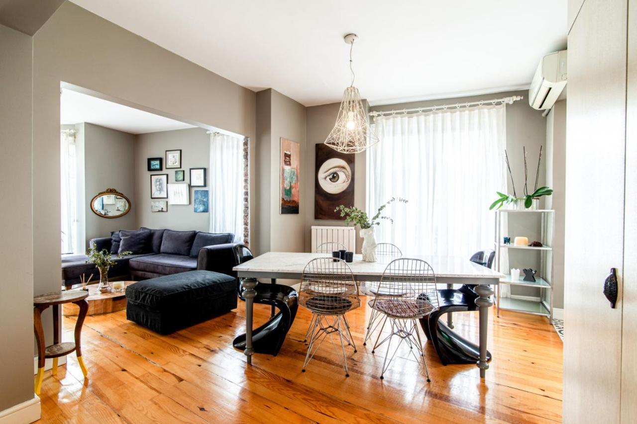 Apartment Modern With Stylish Interior In Beyoglu