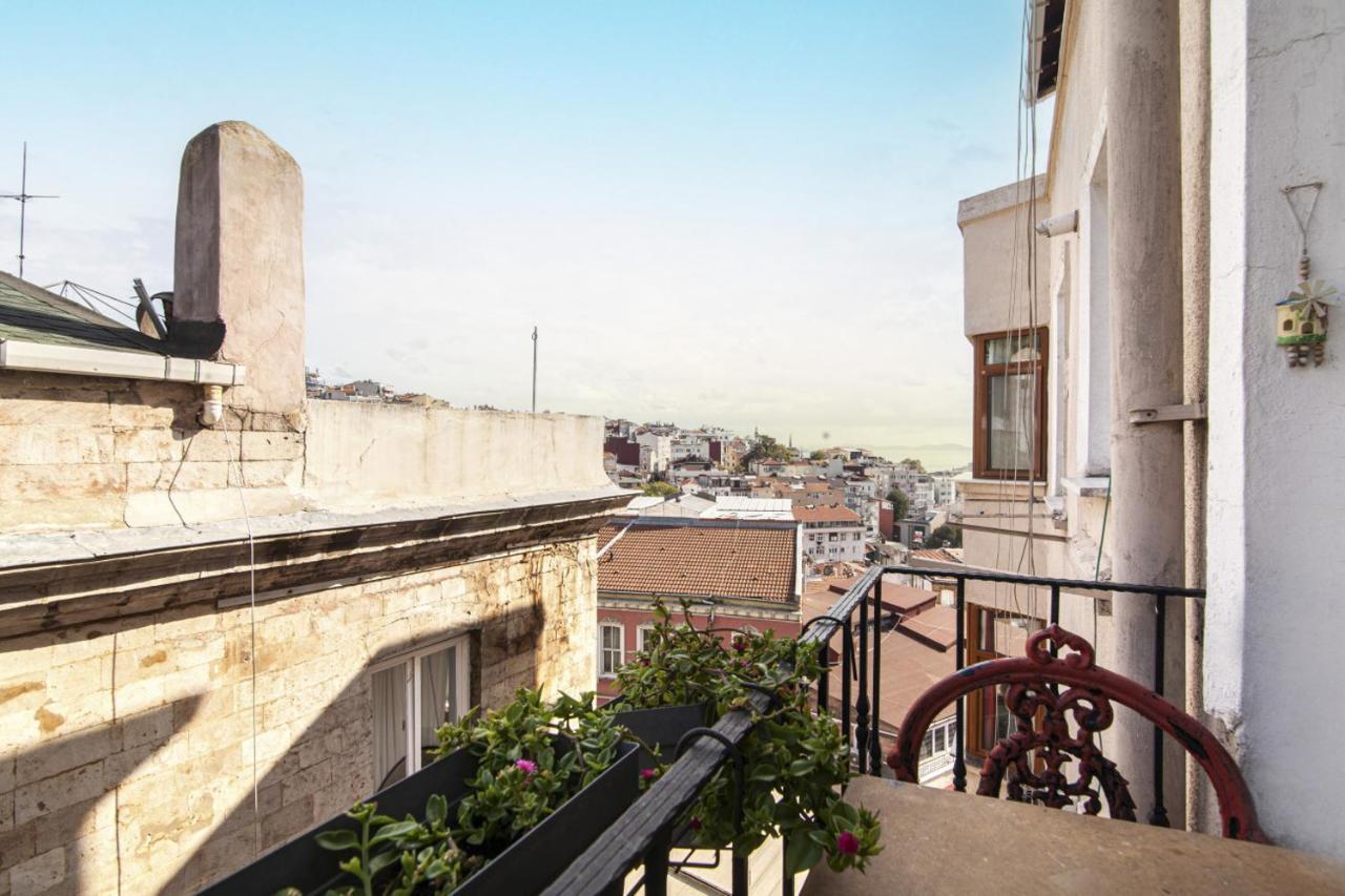 Apartment Modern With Stylish Interior In Beyoglu *