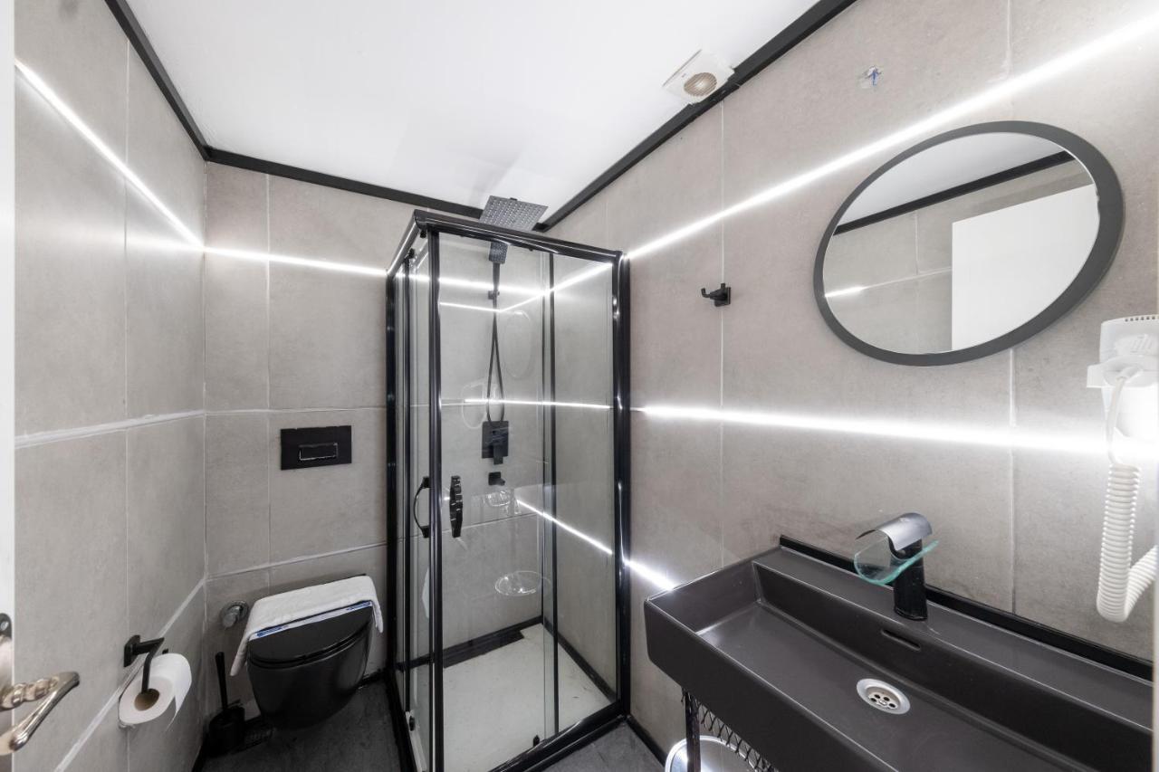 Hotel Frame & Suites *