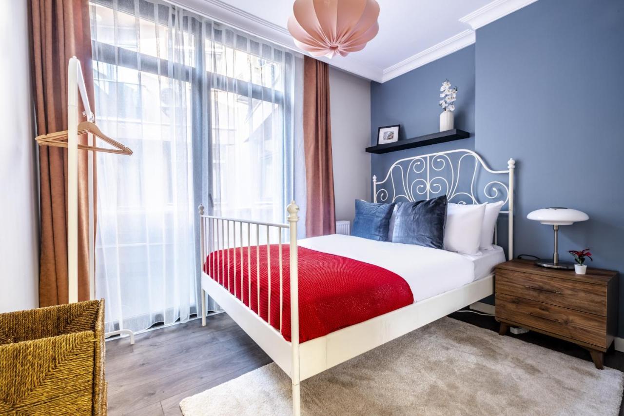 Flat With Sleek Interior In Sisli Apartment