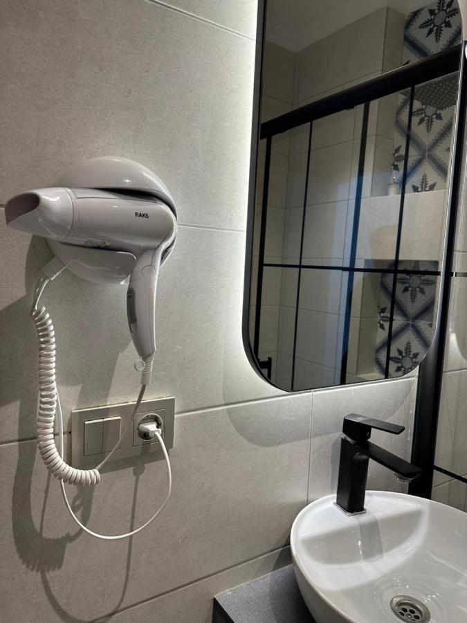 Center Of In Besiktas 2 1 With 2 Bathroom And 3 Air Conditioner *