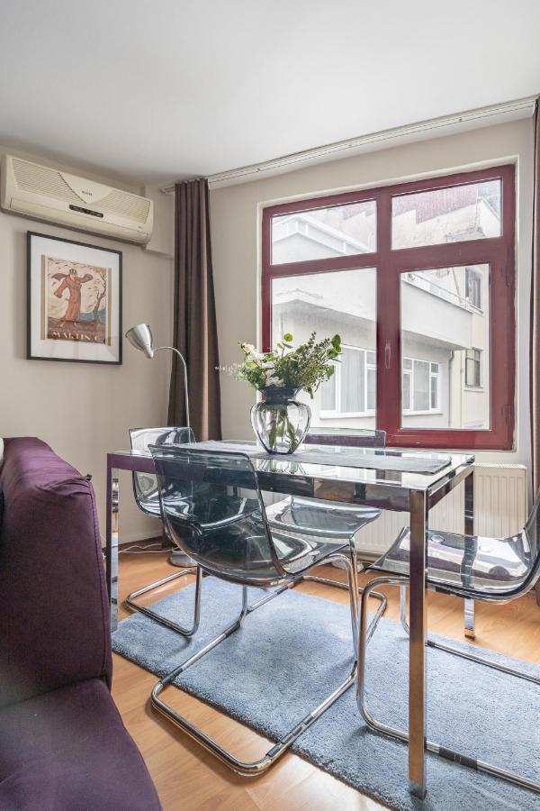 Central Flat With Balcony And Terrace In Sisli Apartment