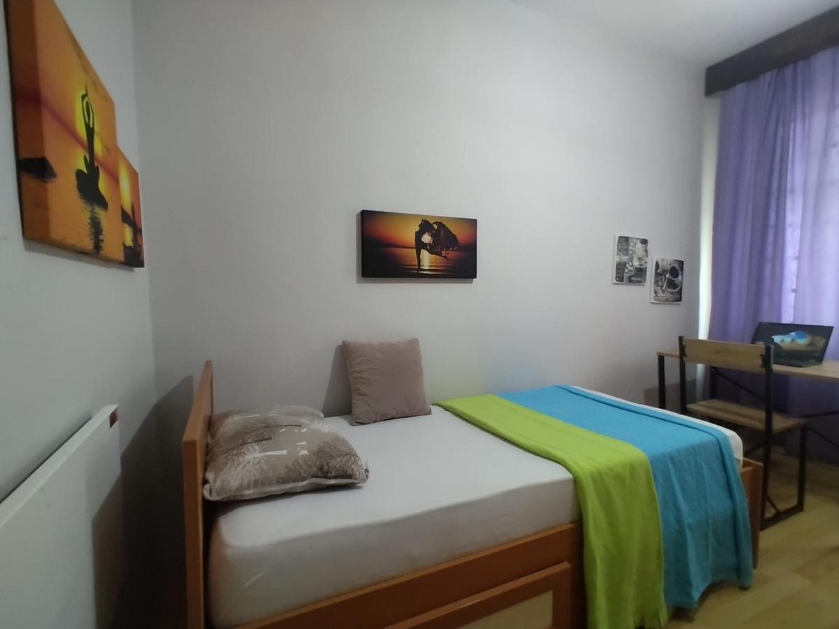 Feeling At In Center 5 Minutes Walk To The Atakoey Metro Station & Metrobus Privatunterkunft