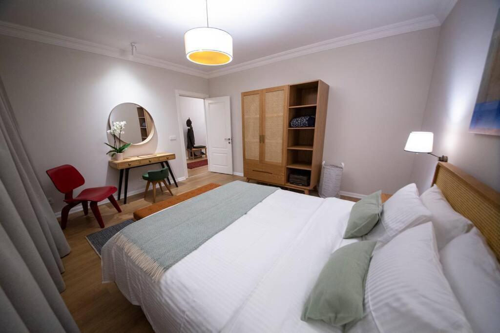 Guest house Spacious Luxury Flat In The Heart Of *
