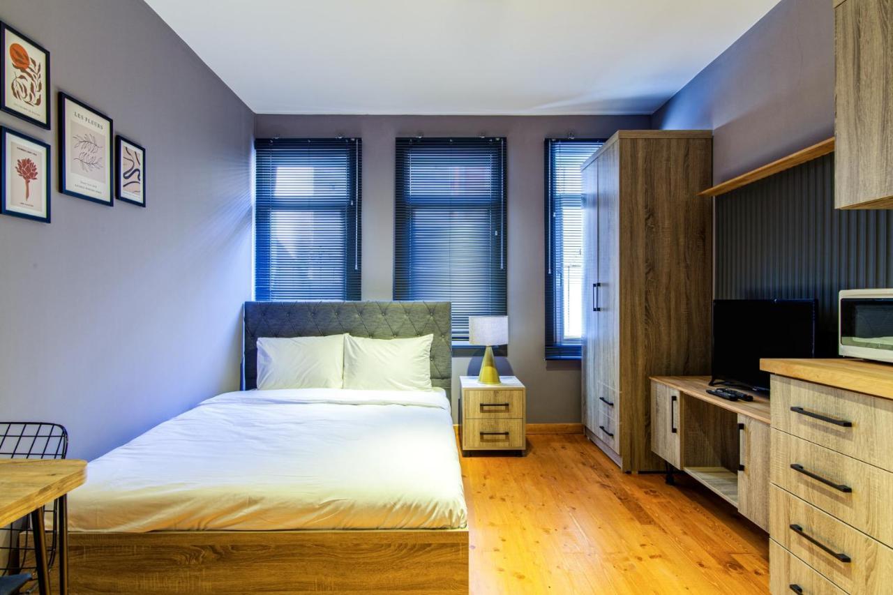 Sleek Studio Flat Close To Kennedy Avenue In Fatih Apartment
