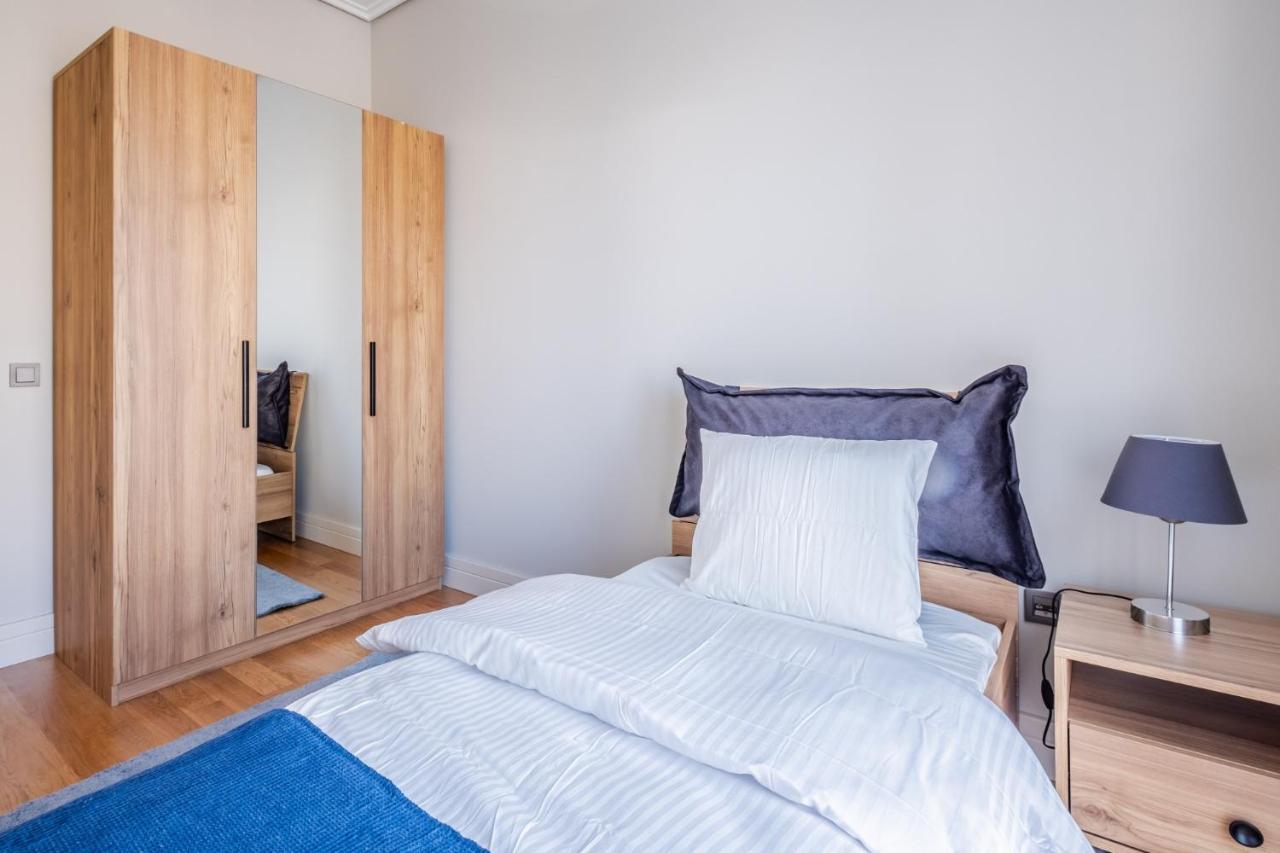 Daire Flat With Balcony In Umraniye