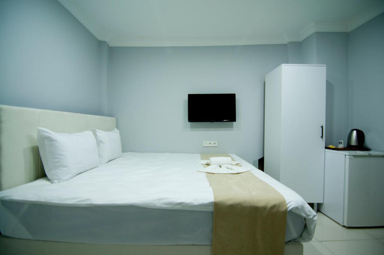 Palace 3*