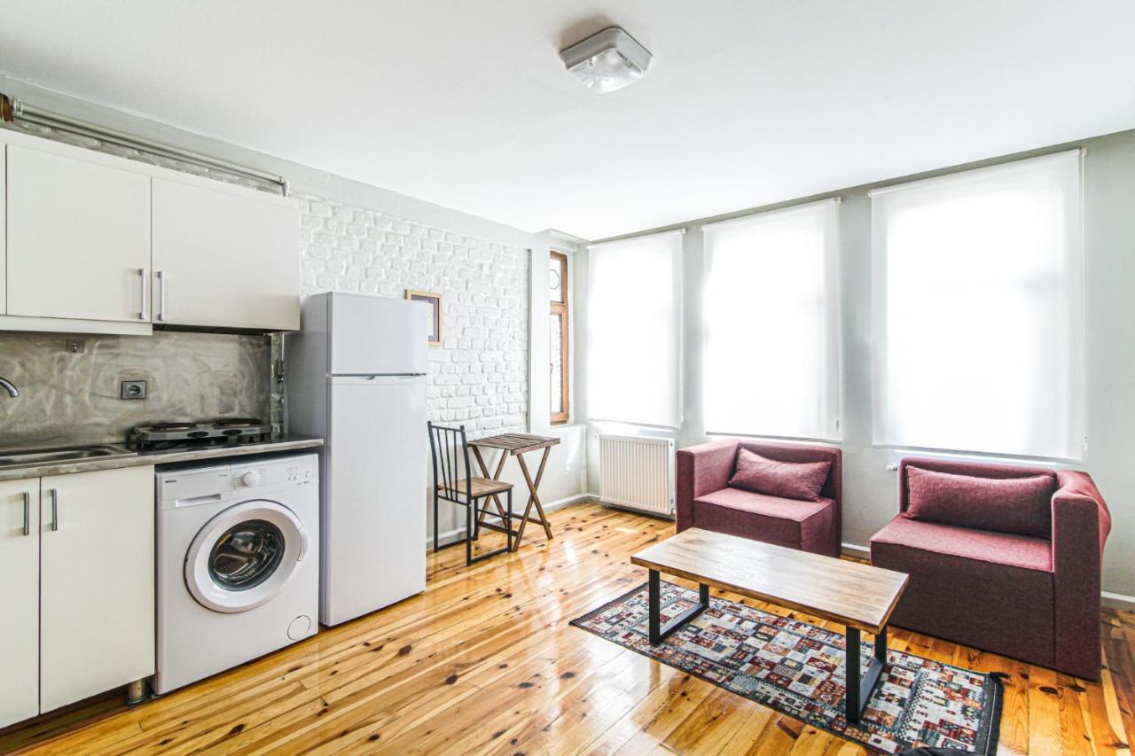 Flat With Balcony And Shared Terrace In Beyoglu Istambul